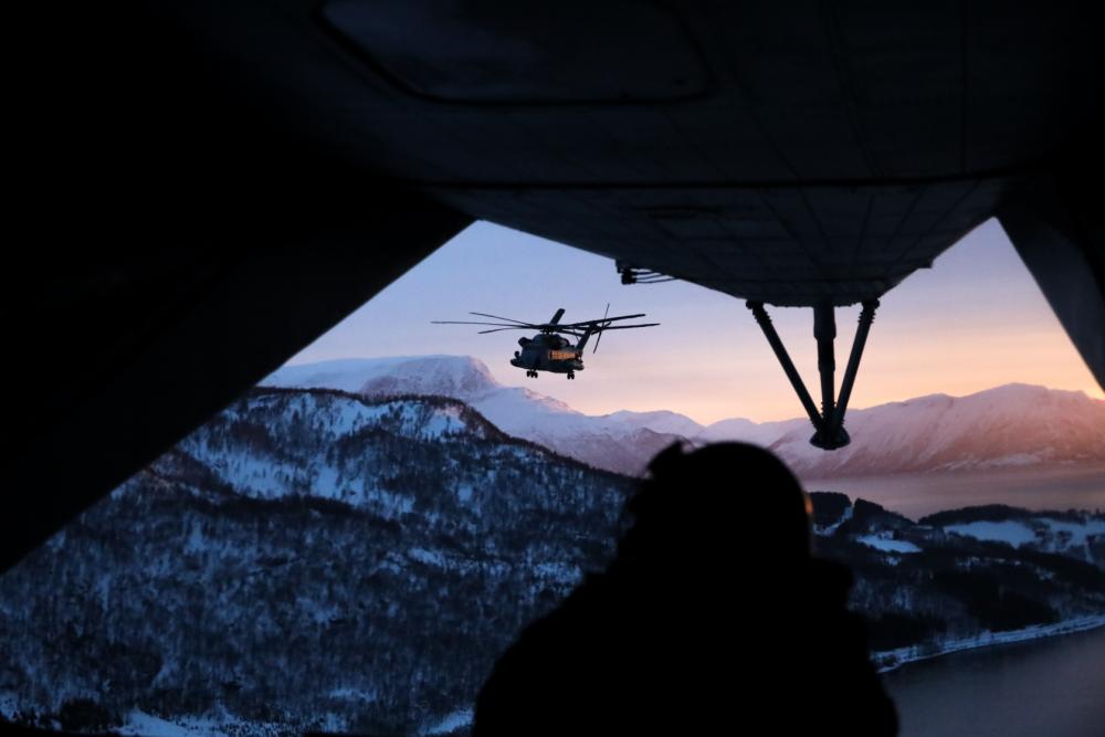 HMH-366 transports Marines around Norway