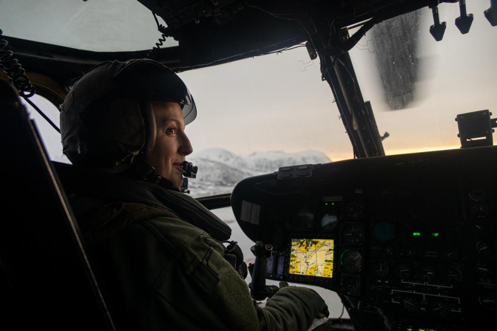 HMH-366 transports Marines across Norway