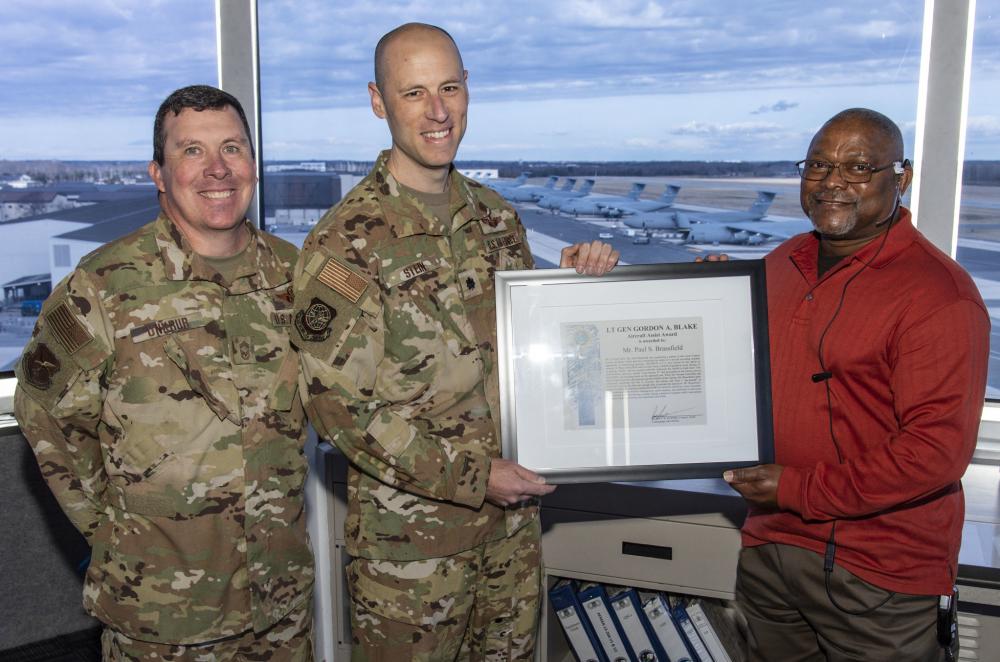 Dover AFB tower supervisor presented AFFSA Aircraft Assist Award