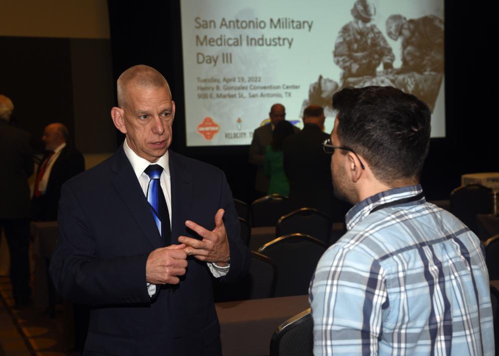 NAMRU San Antonio, 59th MDW, USAISR participate in Military Medical Industry Day
