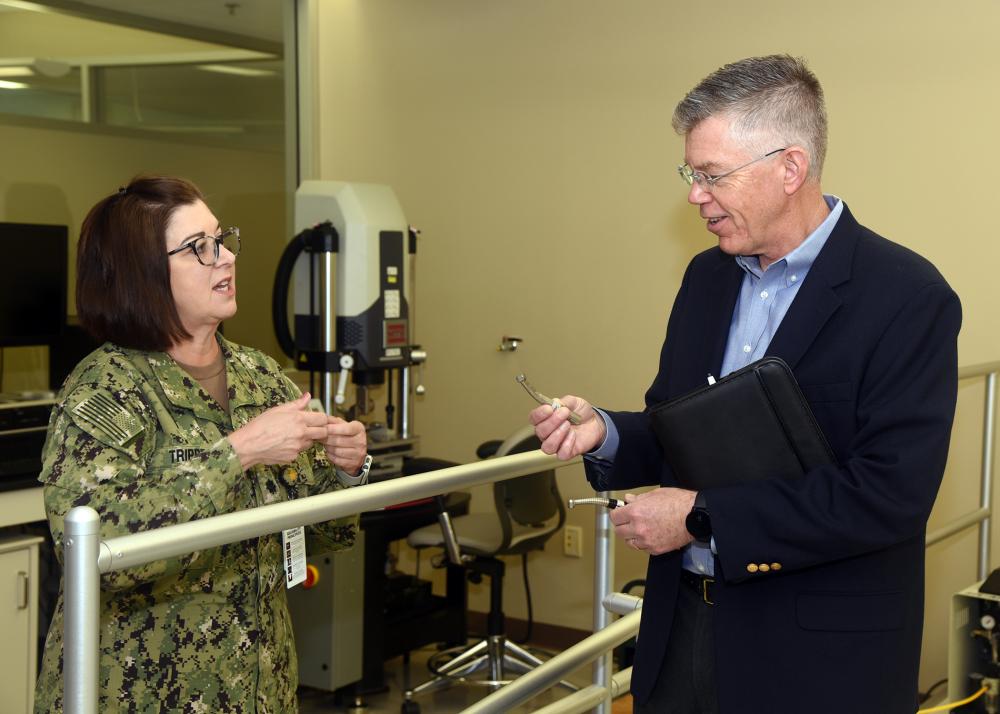Portfolio Manager, Directed Energy, U.S. Army Medical Research and Development Command visits NAMRU San Antonio