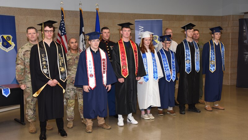 Iowa high school graduates honored with military stoles