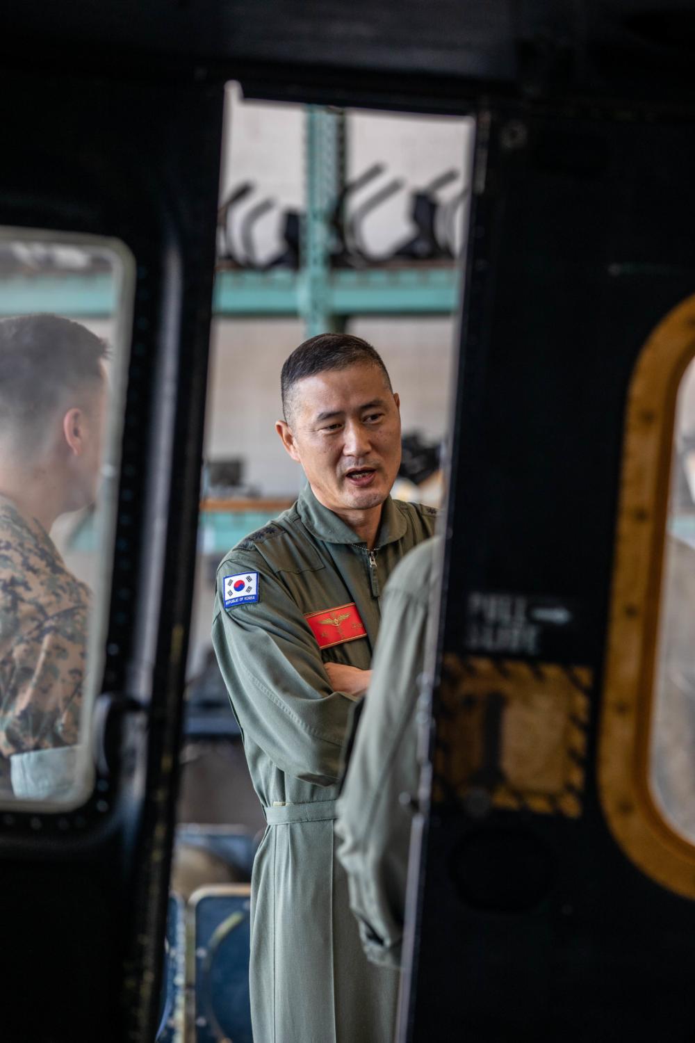 Republic of Korea Marine Corps Group Commander visits Marine Aircraft Group 39