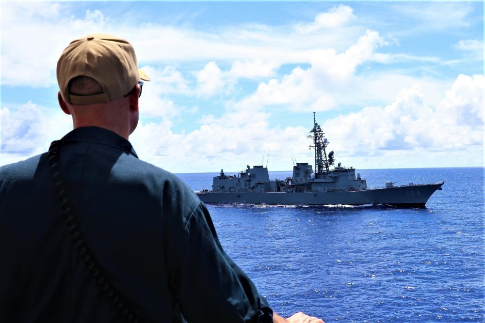 USS Jackson sails alongside JMSDF JS Kirisame