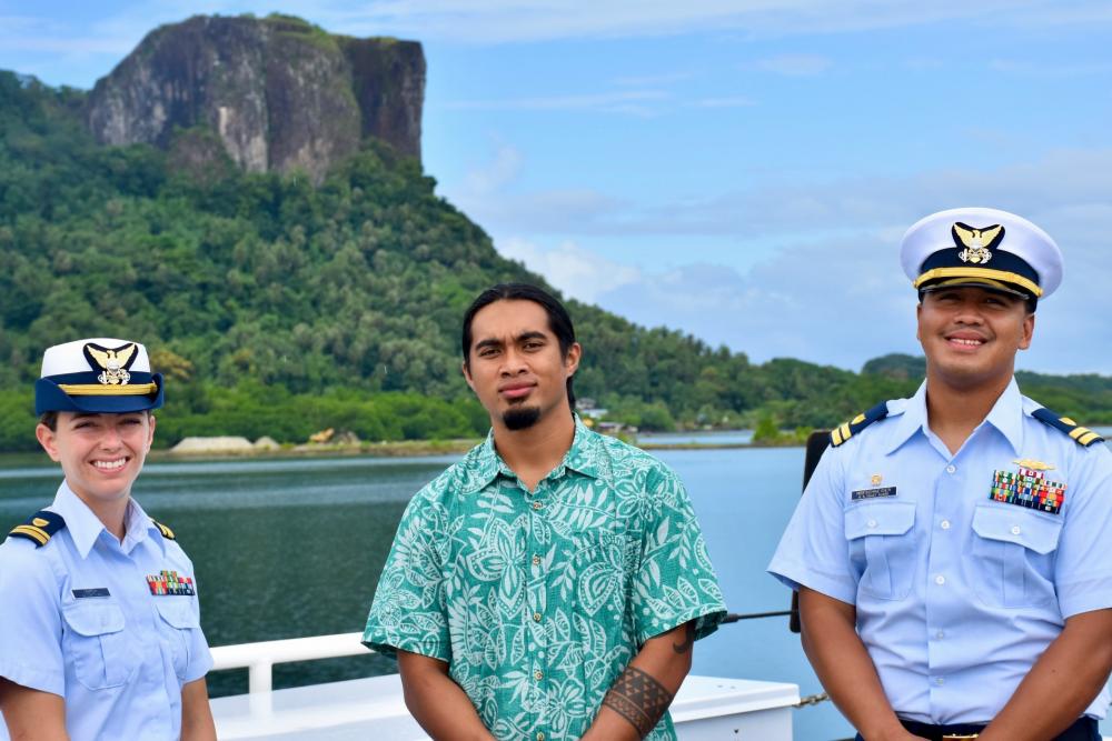 USCGC Oliver Henry hosts U.S. Coast Guard Academy alumnus in Federated States of Micronesia