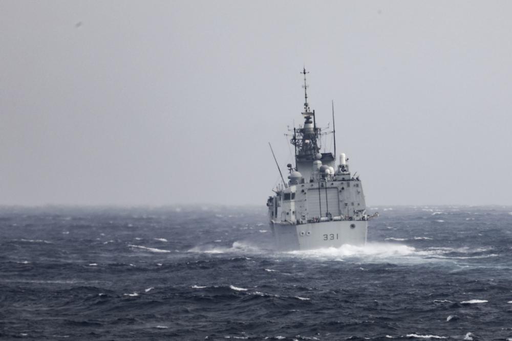 7th Fleet Destroyer Transits Taiwan Strait with Canadian Frigate