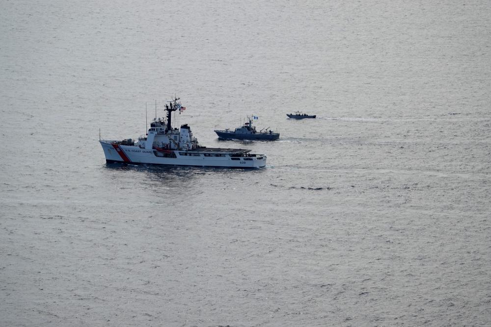 U.S. Coast Guard Alert conducts joint training with Guatemalan Navy vessels