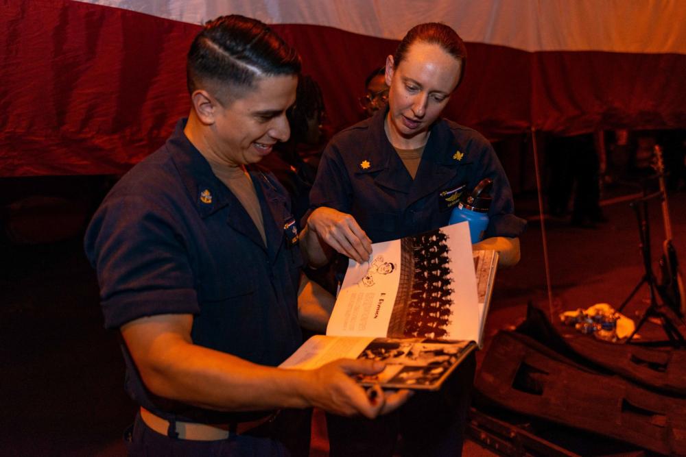 USS Ronald Reagan (CVN 76) hosts Vertical Horizon concert