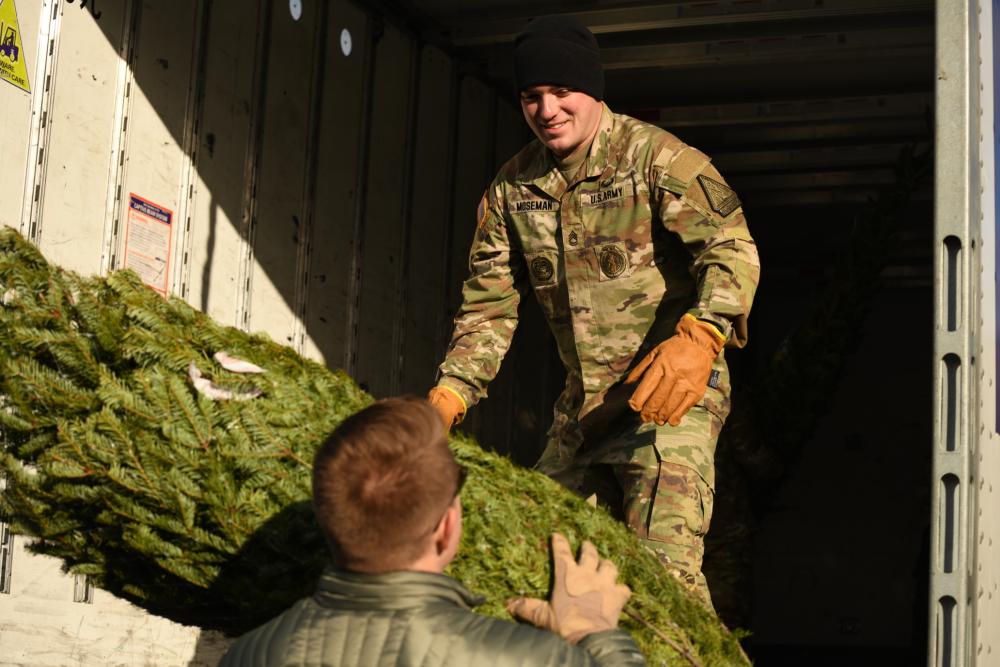 National Guard Soldiers Share Holiday Spirit